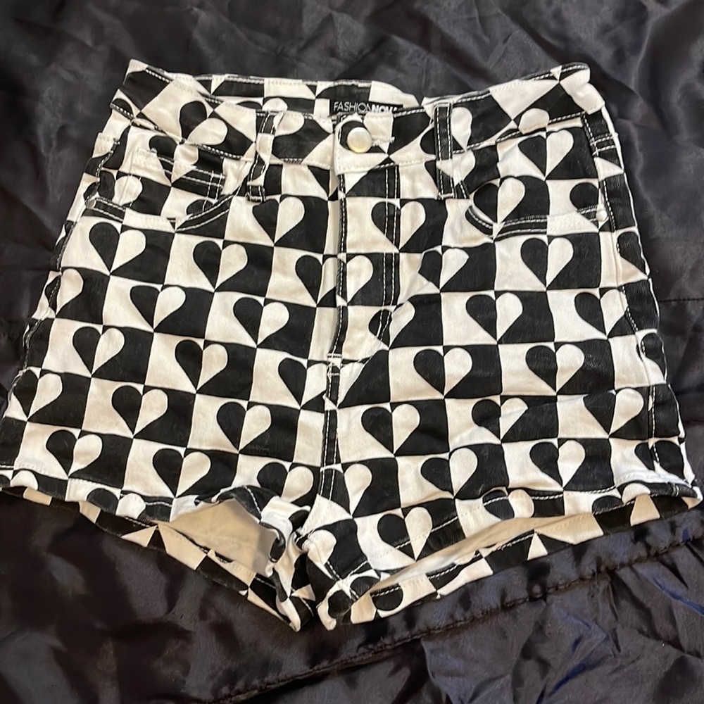 from fashion nova size 5 made of 97% cotton 3% spandex never worn